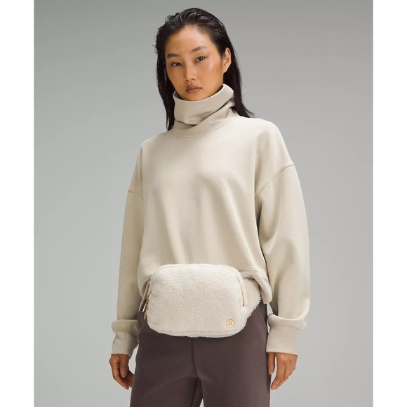 Lululemon Everywhere Fleece Belt Bag - Natural Ivory/Trench 2L New w/tag - Picture 9 of 12